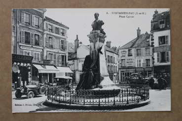 Ansichtskarte AK Fontainbreau 1915-1925 Place Carnot Geschäfte viele Autos Cafe Cremerie Restaurant Bus Ortsansicht Frankreich France 77 Seine et Marne